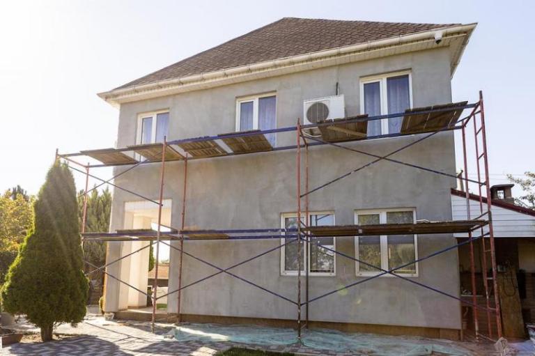 Les étapes clés pour réussir la réparation de votre façade